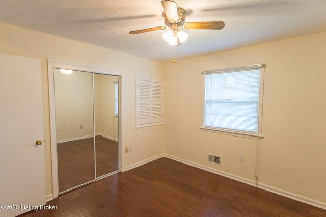 2700 Stephan Rd, Louisville, KY 40214