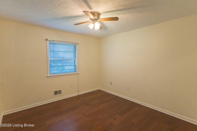 2700 Stephan Rd, Louisville, KY 40214