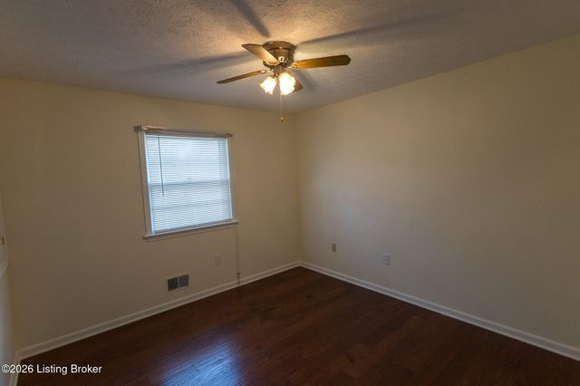 2700 Stephan Rd, Louisville, KY 40214