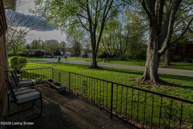 2700 Stephan Rd, Louisville, KY 40214