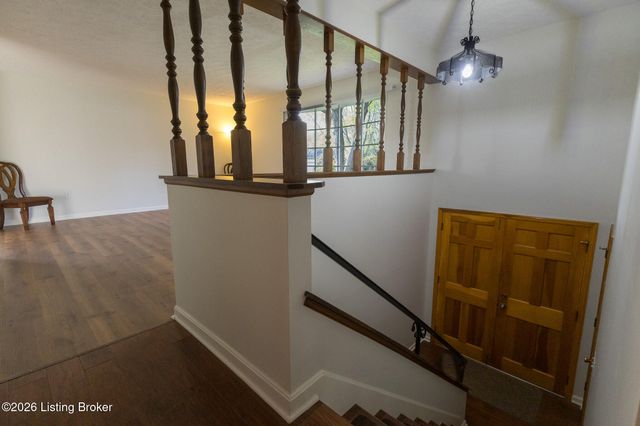2700 Stephan Rd, Louisville, KY 40214