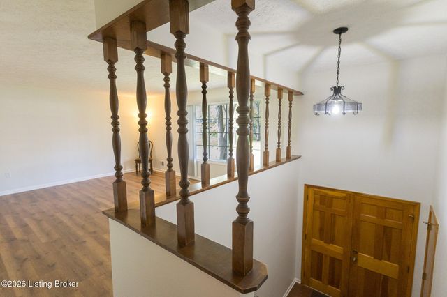 2700 Stephan Rd, Louisville, KY 40214