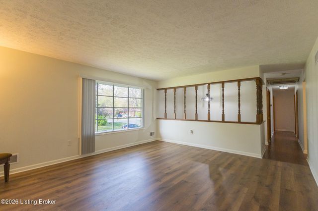 2700 Stephan Rd, Louisville, KY 40214