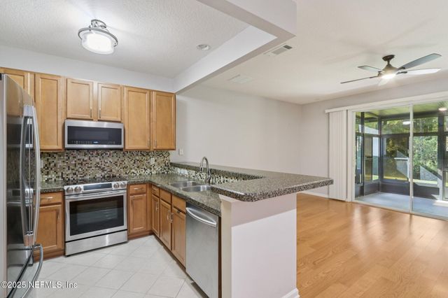 5673 PARKSTONE CROSSING Drive, Jacksonville, FL 32258