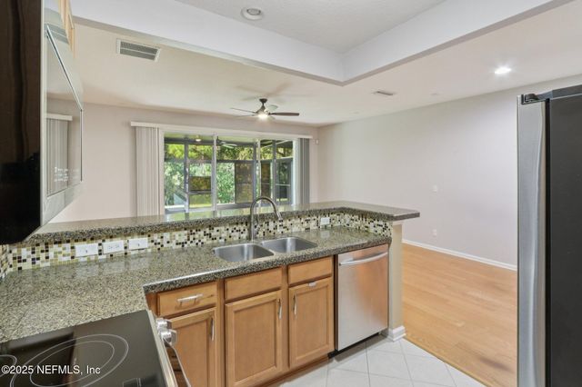 5673 PARKSTONE CROSSING Drive, Jacksonville, FL 32258