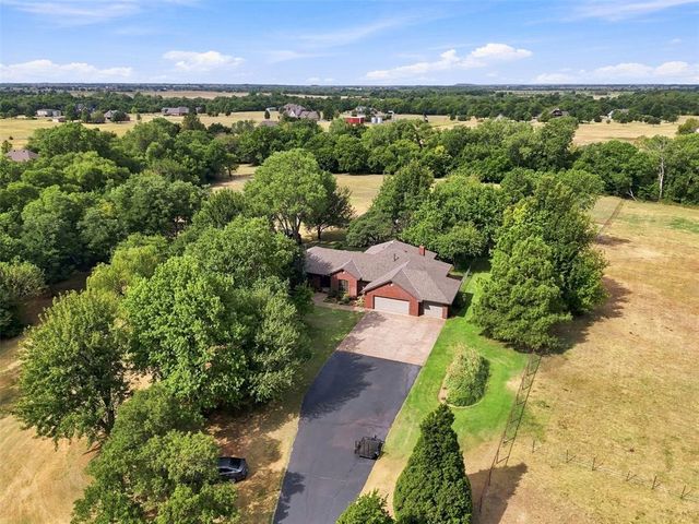 801 Cameron Drive, Yukon, OK 73099