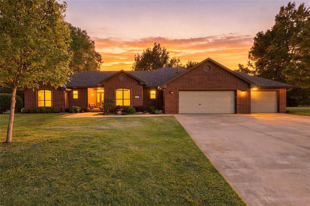 801 Cameron Drive, Yukon, OK 73099