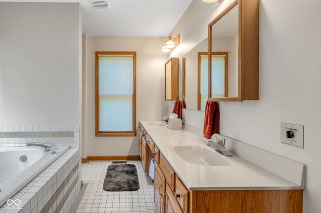 601 Coventry Drive, Seymour, IN 47274