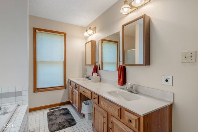 601 Coventry Drive, Seymour, IN 47274