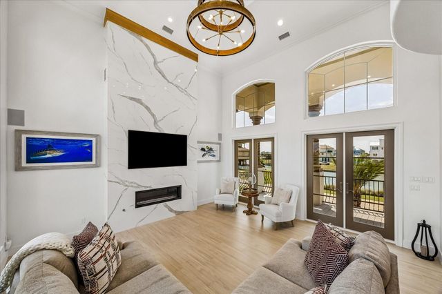 9 Loggerhead, Hitchcock, TX 77563