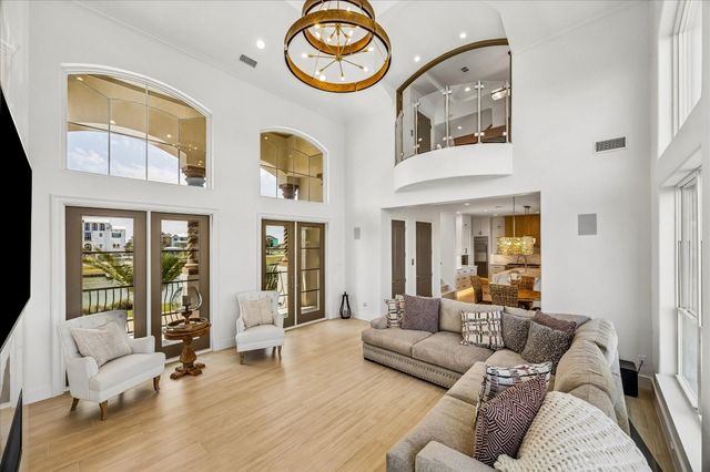 9 Loggerhead, Hitchcock, TX 77563