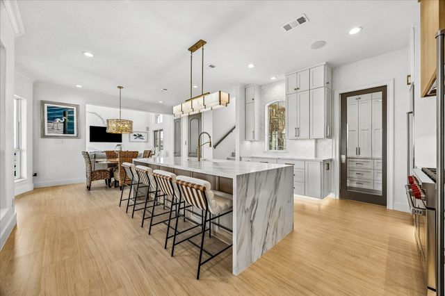 9 Loggerhead, Hitchcock, TX 77563