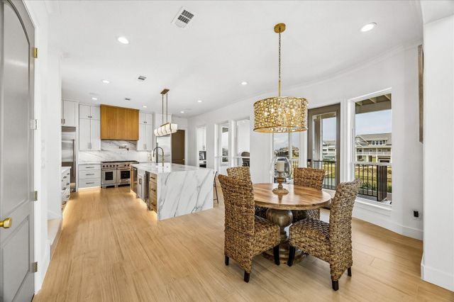 9 Loggerhead, Hitchcock, TX 77563