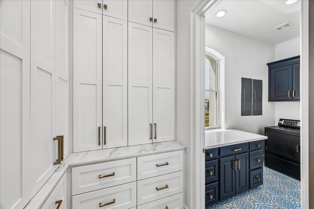 9 Loggerhead, Hitchcock, TX 77563