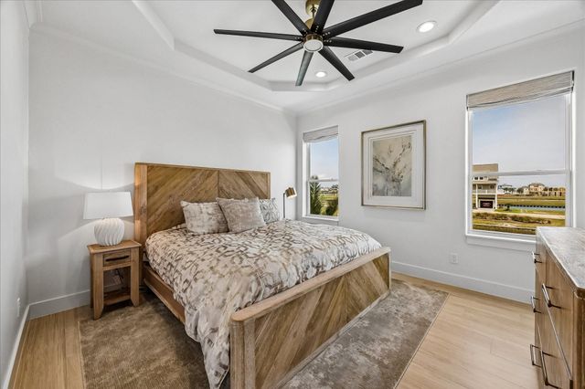9 Loggerhead, Hitchcock, TX 77563