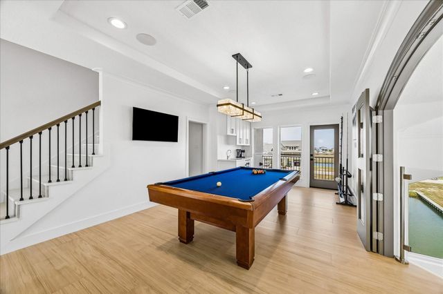 9 Loggerhead, Hitchcock, TX 77563