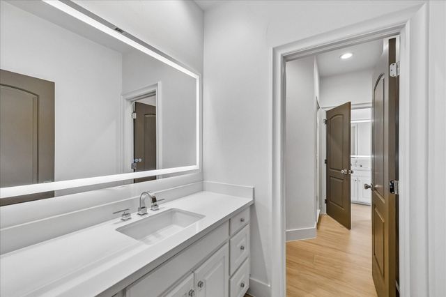 9 Loggerhead, Hitchcock, TX 77563