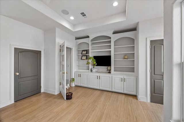 9 Loggerhead, Hitchcock, TX 77563