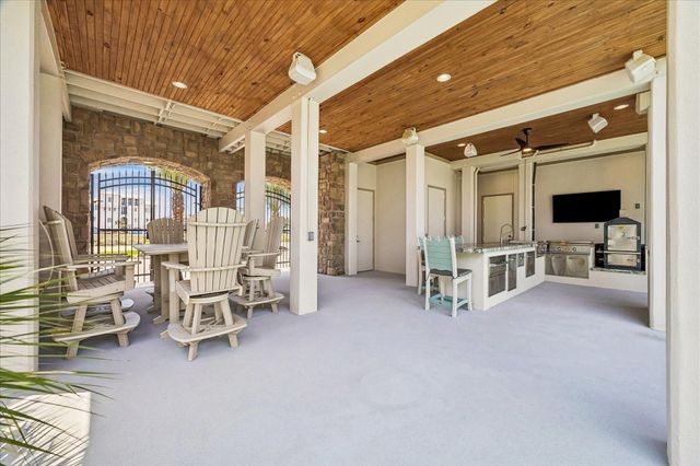 9 Loggerhead, Hitchcock, TX 77563