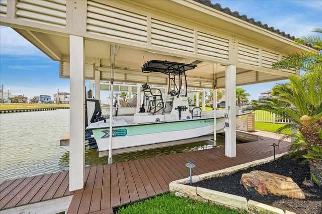 9 Loggerhead, Hitchcock, TX 77563