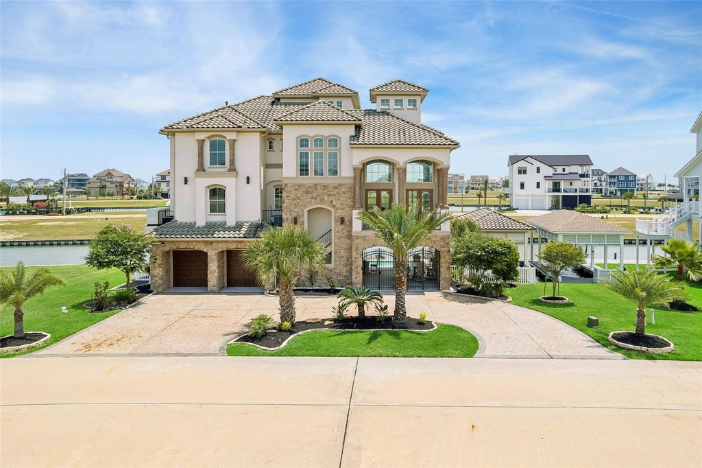 9 Loggerhead, Hitchcock, TX 77563