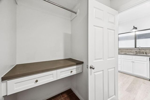 701 Bering Drive 1106, Houston, TX 77057