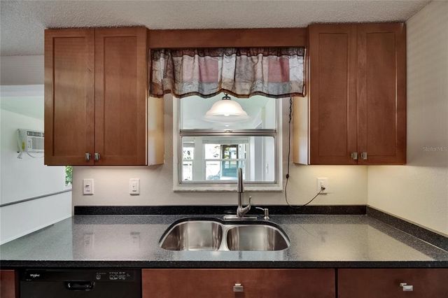 832 SEABREEZE DRIVE, Ruskin, FL 33570