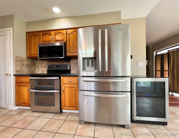 1065 Deer Creek, Pryor, OK 74361