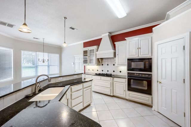 3601 Cliffwood Drive, Alvarado, TX 76009