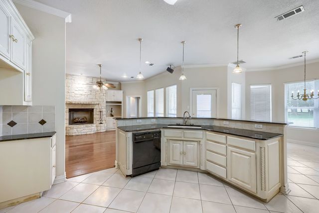 3601 Cliffwood Drive, Alvarado, TX 76009