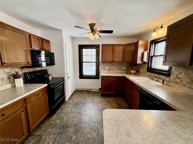 910 S Broadway, Geneva, OH 44041