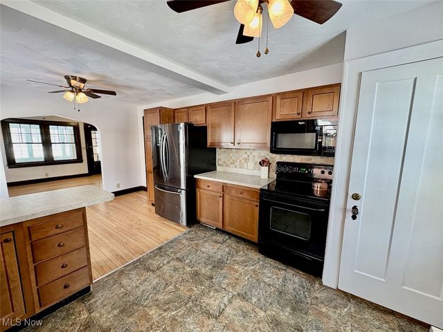 910 S Broadway, Geneva, OH 44041