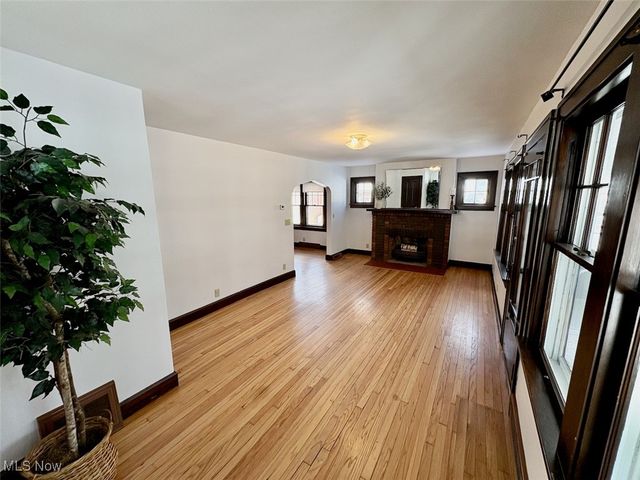 910 S Broadway, Geneva, OH 44041