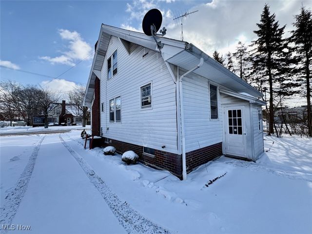 910 S Broadway, Geneva, OH 44041