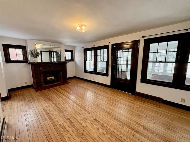 910 S Broadway, Geneva, OH 44041