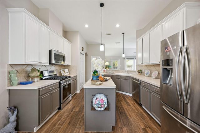 202 Meadowhill Lane, League City, TX 77539