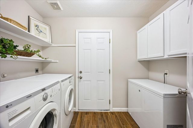 202 Meadowhill Lane, League City, TX 77539