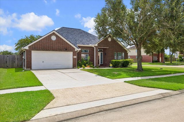 202 Meadowhill Lane, League City, TX 77539