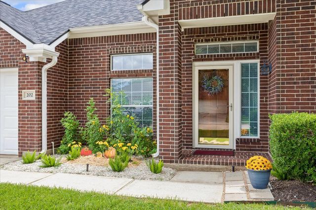 202 Meadowhill Lane, League City, TX 77539
