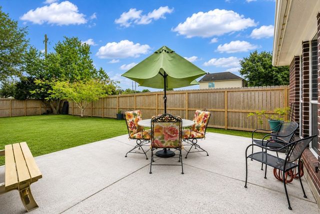 202 Meadowhill Lane, League City, TX 77539