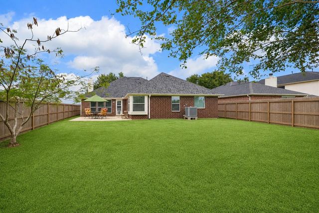 202 Meadowhill Lane, League City, TX 77539