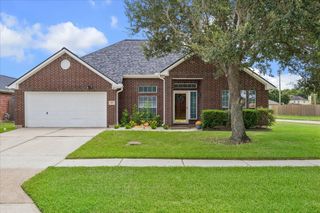 202 Meadowhill Lane, League City, TX 77539