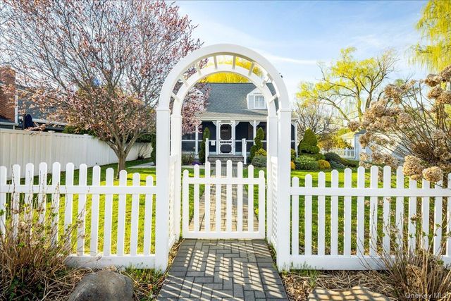 3937 John Lane, Seaford, NY 11783