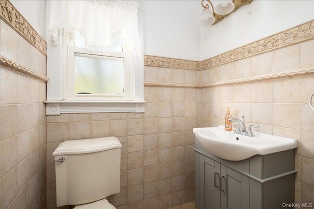 3937 John Lane, Seaford, NY 11783