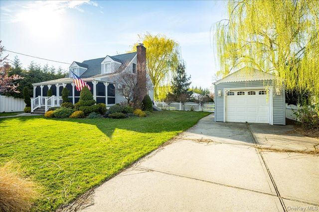 3937 John Lane, Seaford, NY 11783