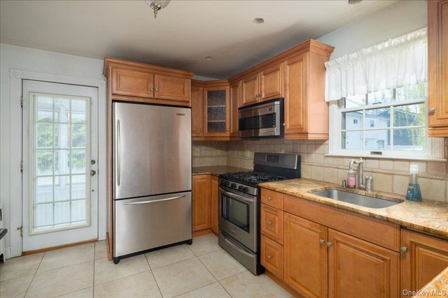 3937 John Lane, Seaford, NY 11783