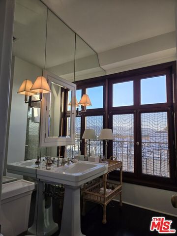 316 N Rossmore Avenue PH 607, Los Angeles, CA 90004