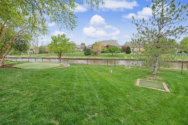 2525 N Loch Lomond Ct, Wichita, KS 67228