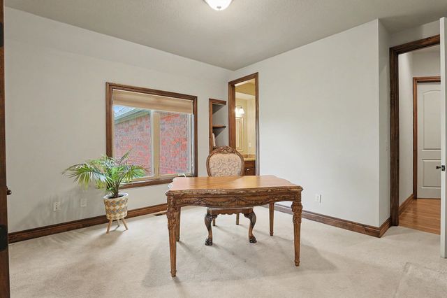 2525 N Loch Lomond Ct, Wichita, KS 67228