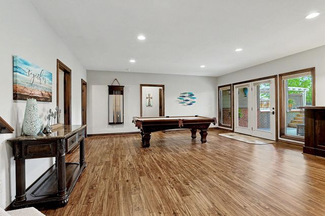 2525 N Loch Lomond Ct, Wichita, KS 67228